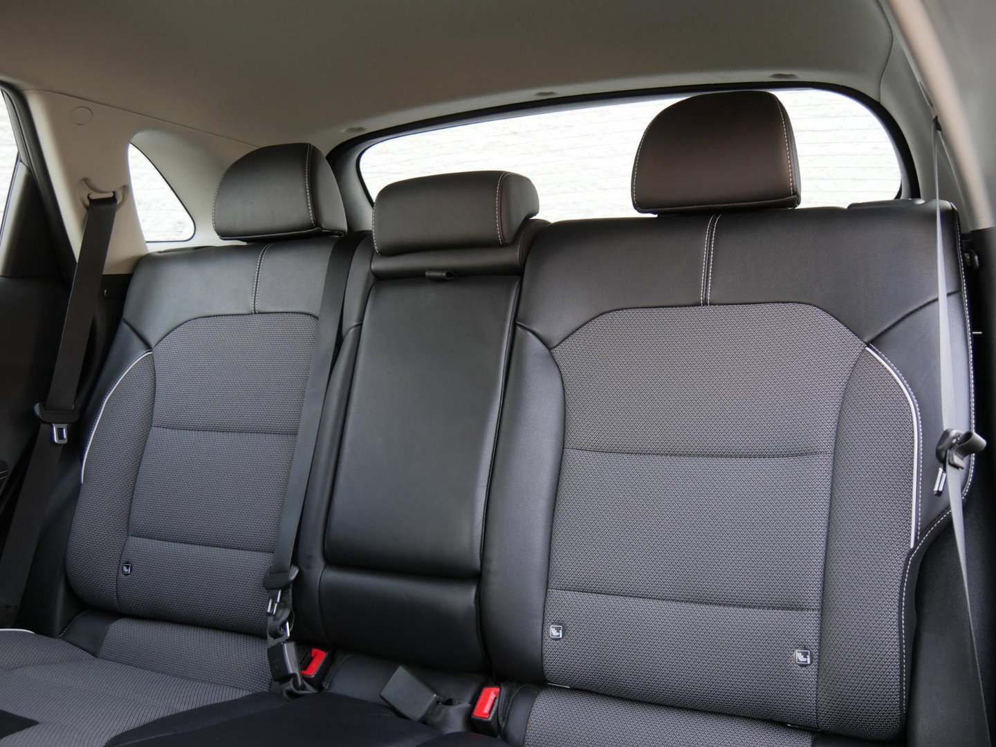 Kia e-Niro 64kWh/ 3-FASE/ SOH 100%/ DYNAMICPLUSLINE/ SCHUIFDAK