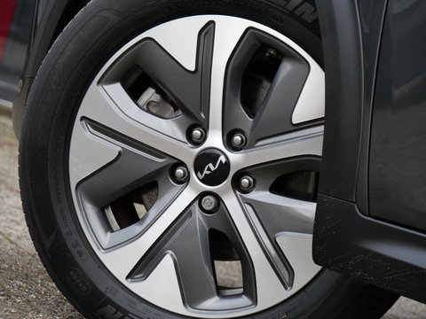 Kia e-Niro 64kWh/ 3-FASE/ SOH 100%/ DYNAMICPLUSLINE/ SCHUIFDAK