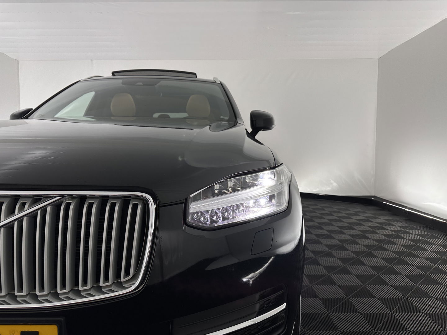 Volvo XC90 2.0 D4 Inscription AWD [7-Pers ] (INCL-BTW) Aut.*PANO | LEATHER | FULL-LED | MEMORY-PACK | DIGI-COCKPIT | BOWERS&WILKINS | CAMERA | HEATED-COMFORTSEATS | LANE-ASSIST | CARPLAY | ECC | HEAD-UP | PDC | CRUISE | TOWBAR | 20"ALU