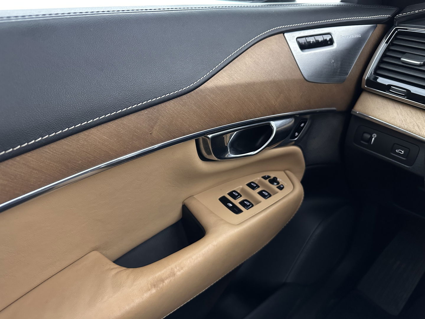 Volvo XC90 2.0 D4 Inscription AWD [7-Pers ] (INCL-BTW) Aut.*PANO | LEATHER | FULL-LED | MEMORY-PACK | DIGI-COCKPIT | BOWERS&WILKINS | CAMERA | HEATED-COMFORTSEATS | LANE-ASSIST | CARPLAY | ECC | HEAD-UP | PDC | CRUISE | TOWBAR | 20"ALU