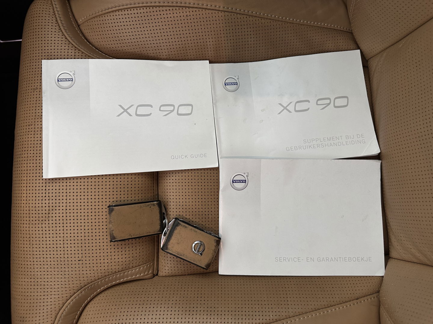 Volvo XC90 2.0 D4 Inscription AWD [7-Pers ] (INCL-BTW) Aut.*PANO | LEATHER | FULL-LED | MEMORY-PACK | DIGI-COCKPIT | BOWERS&WILKINS | CAMERA | HEATED-COMFORTSEATS | LANE-ASSIST | CARPLAY | ECC | HEAD-UP | PDC | CRUISE | TOWBAR | 20"ALU