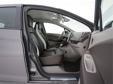 Renault ZOE (inclusive-battery) Q90 Bose 41 kWh Quickcharge Edition One (3-Fase-43 kW) {SOH-92%} Aut.*LEATHER | FULL-LED | DIGI-COCKPIT | HEATED-COMFORTSEATS | BOSE-PREMIUM-AUDIO | CAMERA | R-LINK | PDC | PRIVACY-GLASS |  17"ALU*