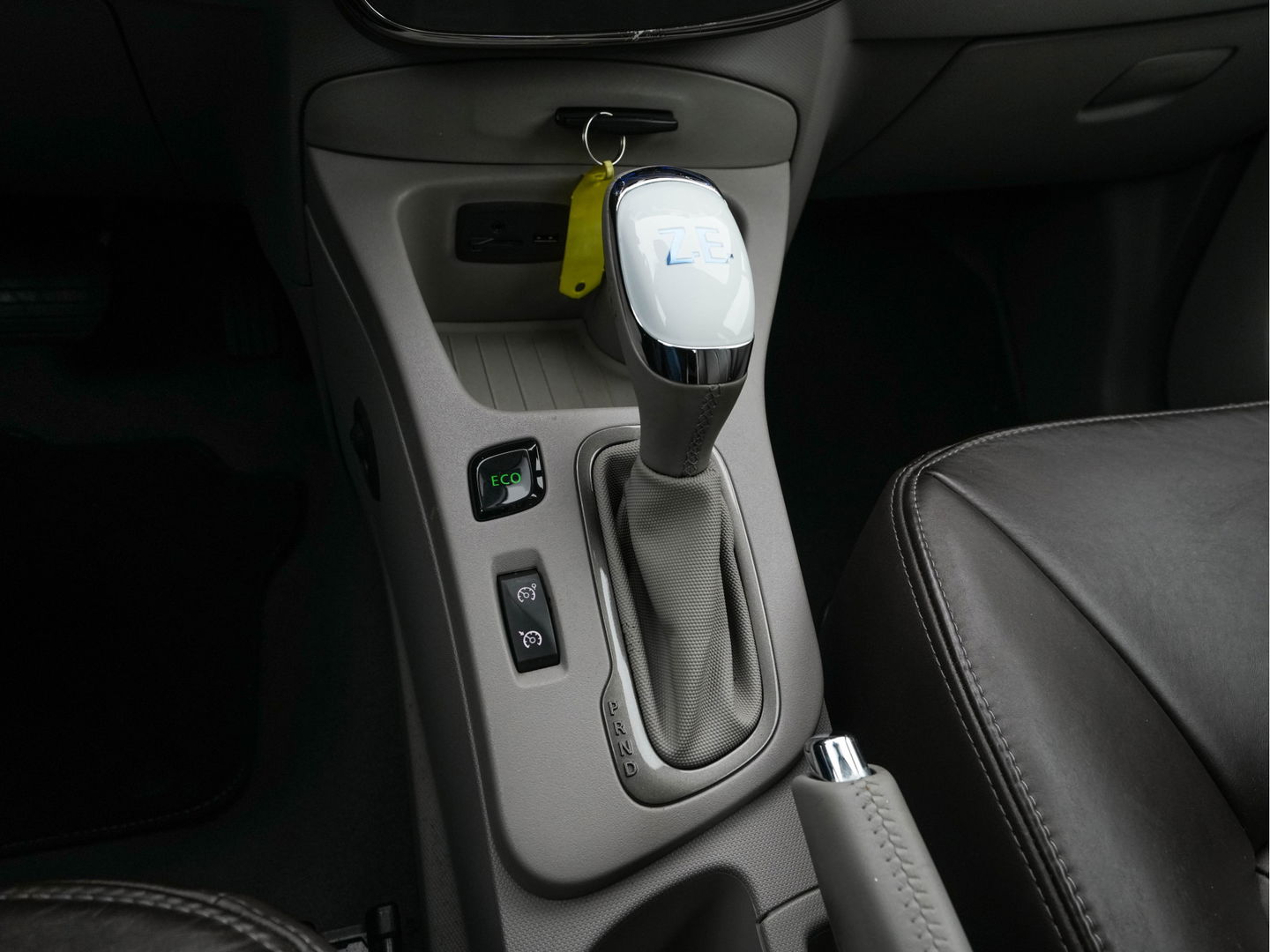 Renault ZOE (inclusive-battery) Q90 Bose 41 kWh Quickcharge Edition One (3-Fase-43 kW) {SOH-92%} Aut.*LEATHER | FULL-LED | DIGI-COCKPIT | HEATED-COMFORTSEATS | BOSE-PREMIUM-AUDIO | CAMERA | R-LINK | PDC | PRIVACY-GLASS |  17"ALU*