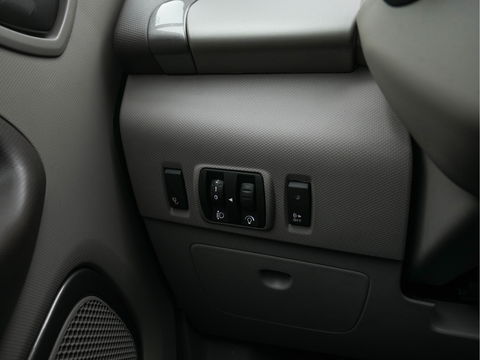 Renault ZOE (inclusive-battery) Q90 Bose 41 kWh Quickcharge Edition One (3-Fase-43 kW) {SOH-92%} Aut.*LEATHER | FULL-LED | DIGI-COCKPIT | HEATED-COMFORTSEATS | BOSE-PREMIUM-AUDIO | CAMERA | R-LINK | PDC | PRIVACY-GLASS |  17"ALU*