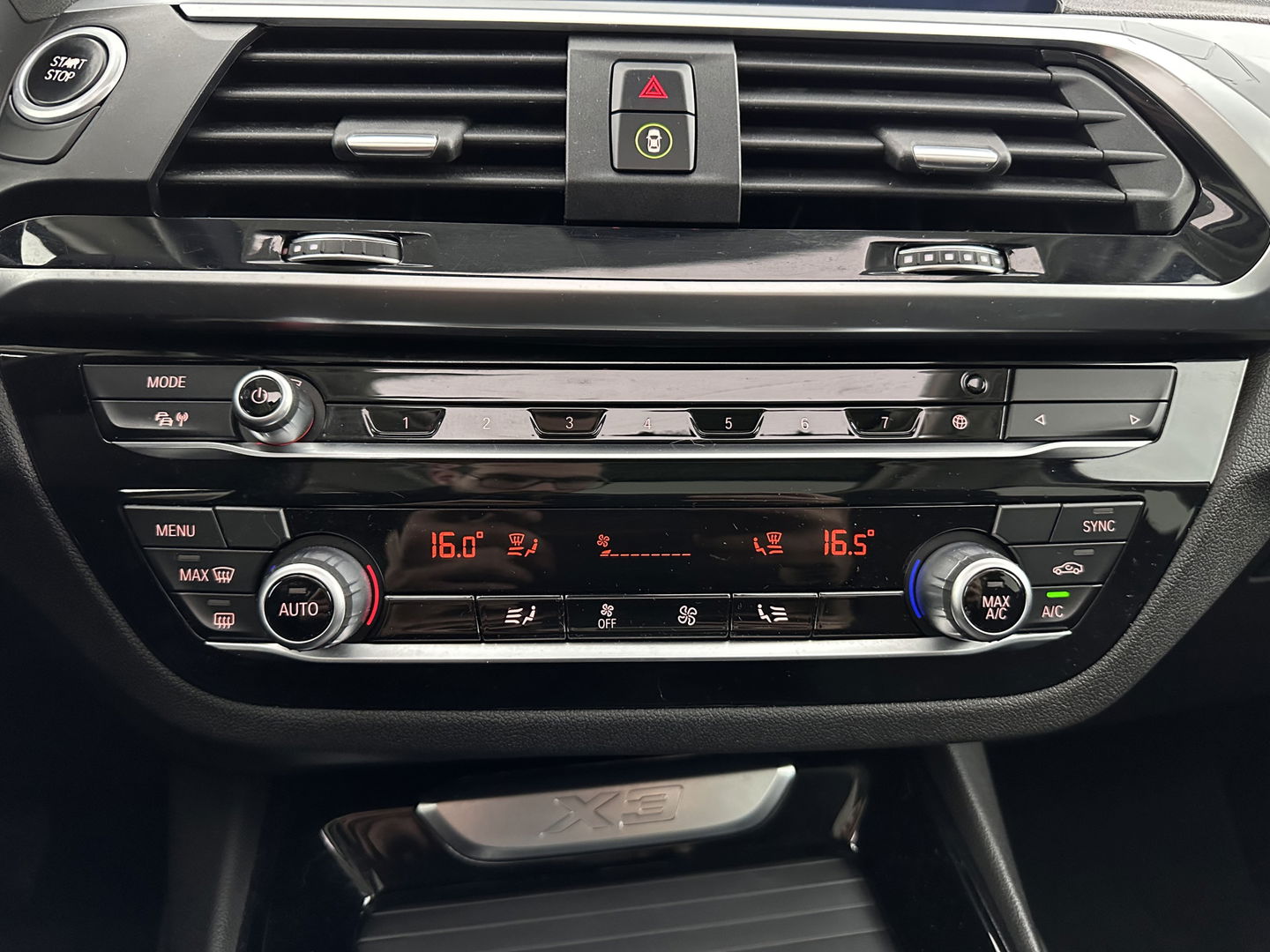 BMW X3 xDrive30e [Plug-In] (INCL-BTW) *PANO | FULL-LED | COMFORTSEATS | PRIVACYGLASS | ECC | PDC | CRUISE | TOWBAR | 18''ALU*