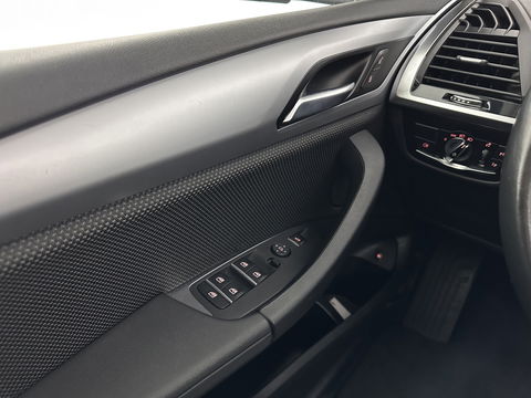 BMW X3 xDrive30e [Plug-In] (INCL-BTW) *PANO | FULL-LED | COMFORTSEATS | PRIVACYGLASS | ECC | PDC | CRUISE | TOWBAR | 18''ALU*