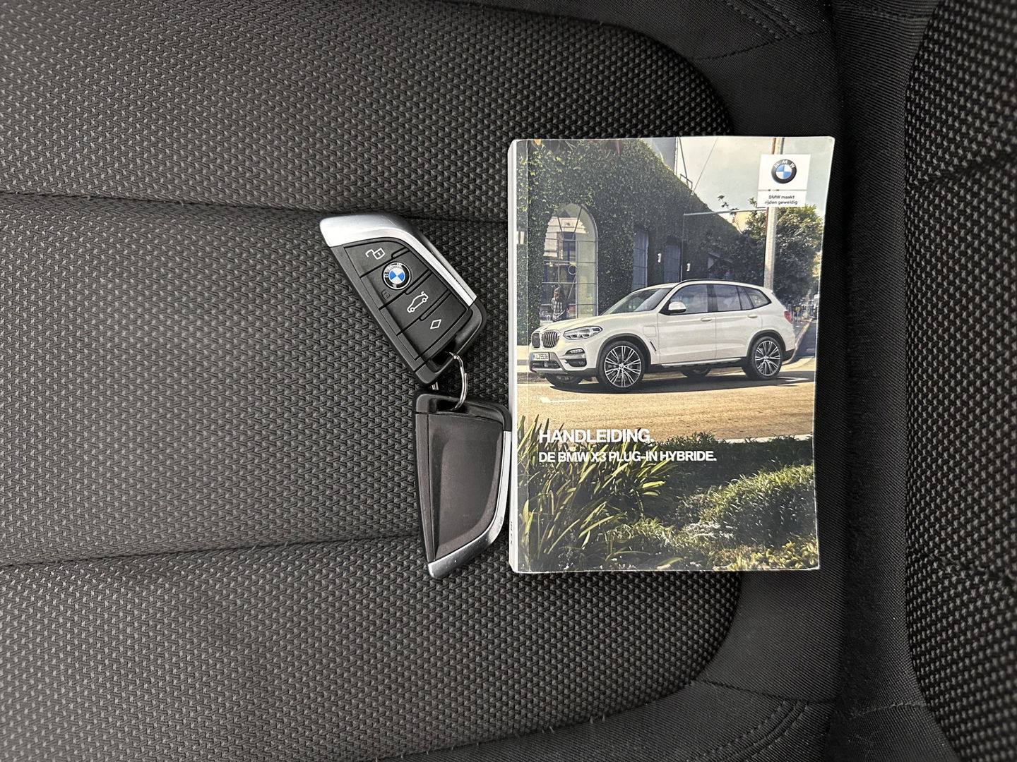 BMW X3 xDrive30e [Plug-In] (INCL-BTW) *PANO | FULL-LED | COMFORTSEATS | PRIVACYGLASS | ECC | PDC | CRUISE | TOWBAR | 18''ALU*