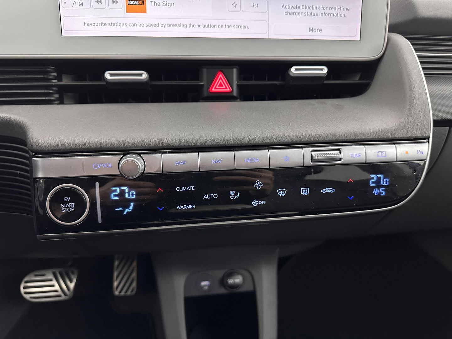 Hyundai IONIQ 5 Connect+ 73kWh (3-Fase-11kW) {SOH-98%} INCL-BTW) Aut *HEATPUMP | LEATHER-FABRIC | BOSE-AUDIO | FULL-LED | DIGI-COCKPIT | AMBIENTLIGHT | DAB | SHIFTPADDLES | HEAD-UP | NAVI-FULLMAP | KEYLESS | CAMERA | HEATED-COMFORTSEATS | TOWBAR*