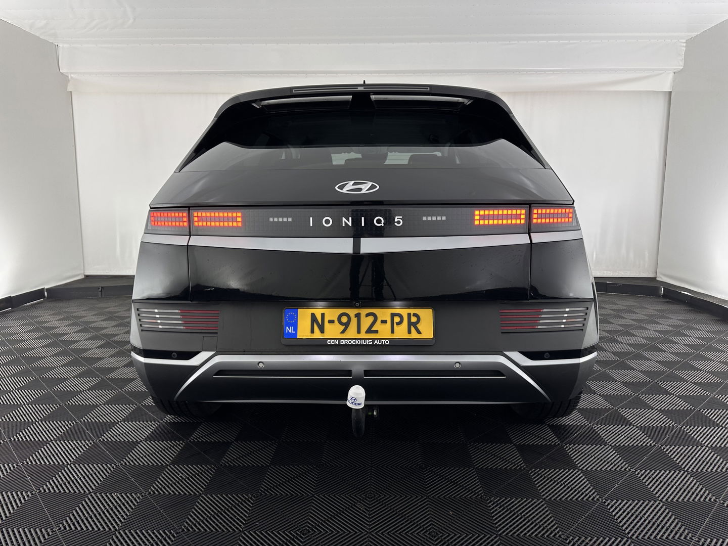 Hyundai IONIQ 5 Connect+ 73kWh (3-Fase-11kW) {SOH-98%} INCL-BTW) Aut *HEATPUMP | LEATHER-FABRIC | BOSE-AUDIO | FULL-LED | DIGI-COCKPIT | AMBIENTLIGHT | DAB | SHIFTPADDLES | HEAD-UP | NAVI-FULLMAP | KEYLESS | CAMERA | HEATED-COMFORTSEATS | TOWBAR*