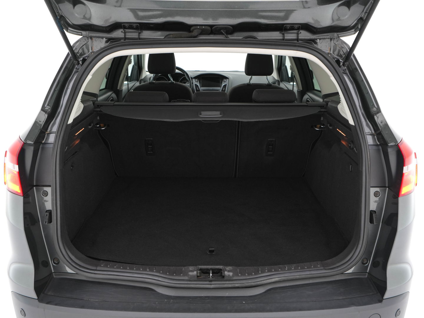 Ford FOCUS Wagon 1.5 TDCI Titanium Lease Edition (INCL-BTW) Aut. *NAVI-FULLMAP | HEATED-COMFORTSEATS | KEYLESS | PRIVACY-GLASS | ECC | SYNC-AUDIO | PDC | CRUISE | 16''ALU*