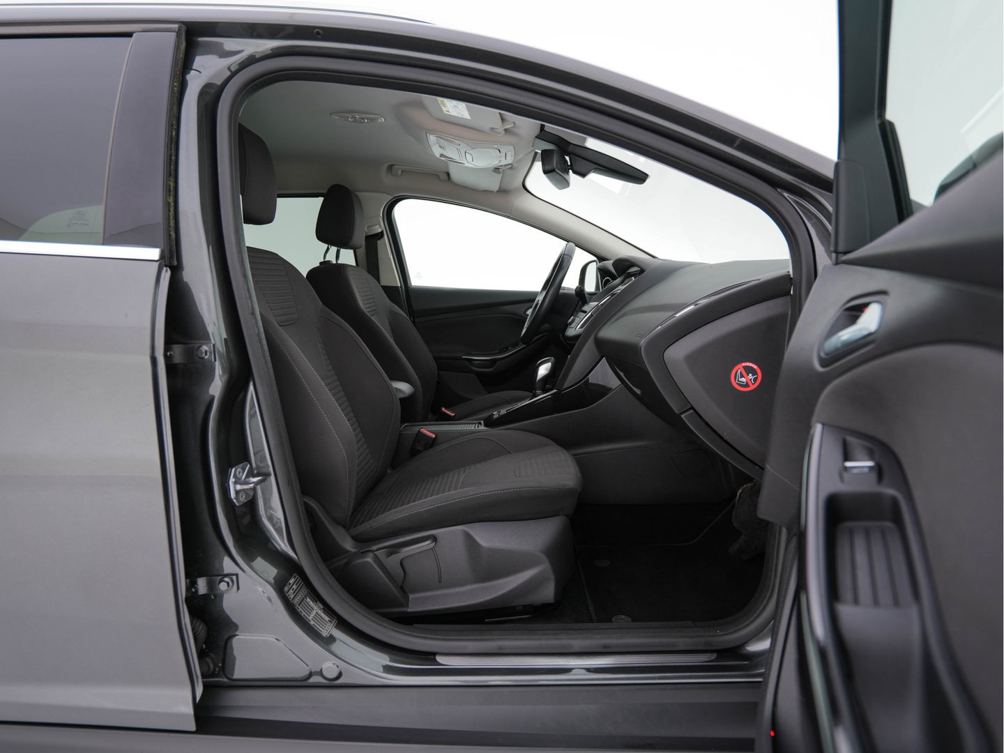 Ford FOCUS Wagon 1.5 TDCI Titanium Lease Edition (INCL-BTW) Aut. *NAVI-FULLMAP | HEATED-COMFORTSEATS | KEYLESS | PRIVACY-GLASS | ECC | SYNC-AUDIO | PDC | CRUISE | 16''ALU*