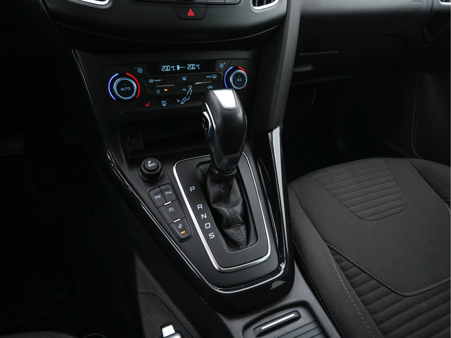 Ford FOCUS Wagon 1.5 TDCI Titanium Lease Edition (INCL-BTW) Aut. *NAVI-FULLMAP | HEATED-COMFORTSEATS | KEYLESS | PRIVACY-GLASS | ECC | SYNC-AUDIO | PDC | CRUISE | 16''ALU*