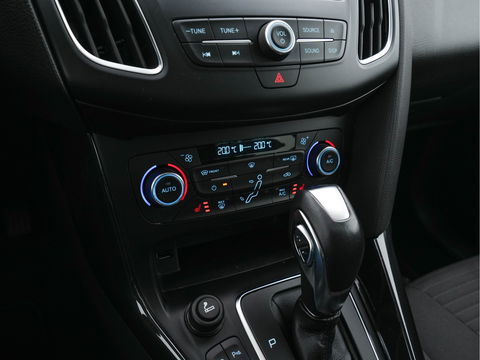 Ford FOCUS Wagon 1.5 TDCI Titanium Lease Edition (INCL-BTW) Aut. *NAVI-FULLMAP | HEATED-COMFORTSEATS | KEYLESS | PRIVACY-GLASS | ECC | SYNC-AUDIO | PDC | CRUISE | 16''ALU*