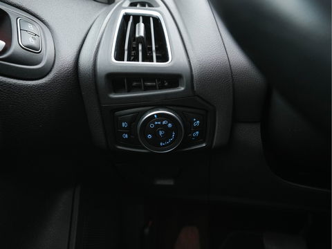 Ford FOCUS Wagon 1.5 TDCI Titanium Lease Edition (INCL-BTW) Aut. *NAVI-FULLMAP | HEATED-COMFORTSEATS | KEYLESS | PRIVACY-GLASS | ECC | SYNC-AUDIO | PDC | CRUISE | 16''ALU*