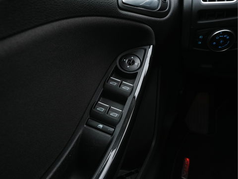 Ford FOCUS Wagon 1.5 TDCI Titanium Lease Edition (INCL-BTW) Aut. *NAVI-FULLMAP | HEATED-COMFORTSEATS | KEYLESS | PRIVACY-GLASS | ECC | SYNC-AUDIO | PDC | CRUISE | 16''ALU*