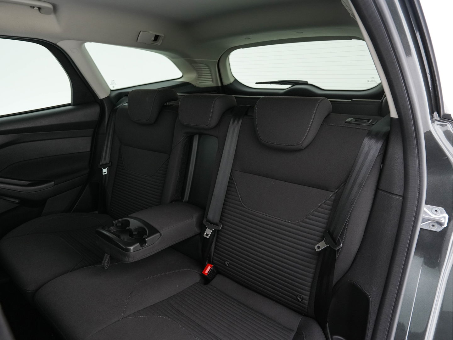 Ford FOCUS Wagon 1.5 TDCI Titanium Lease Edition (INCL-BTW) Aut. *NAVI-FULLMAP | HEATED-COMFORTSEATS | KEYLESS | PRIVACY-GLASS | ECC | SYNC-AUDIO | PDC | CRUISE | 16''ALU*