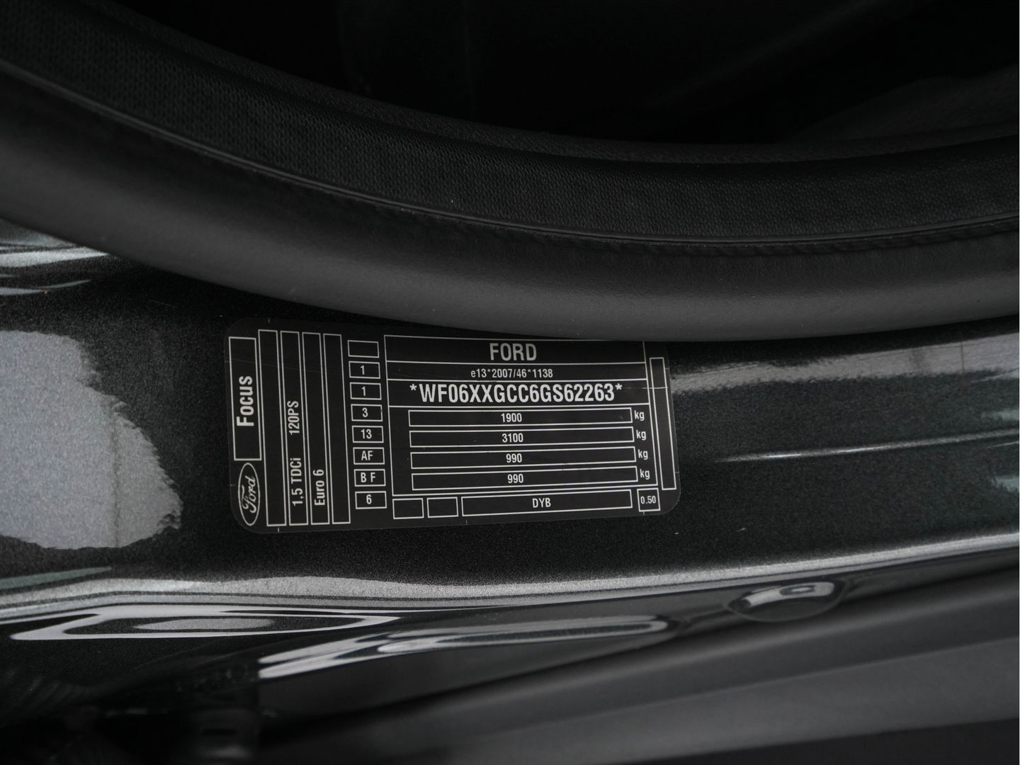 Ford FOCUS Wagon 1.5 TDCI Titanium Lease Edition (INCL-BTW) Aut. *NAVI-FULLMAP | HEATED-COMFORTSEATS | KEYLESS | PRIVACY-GLASS | ECC | SYNC-AUDIO | PDC | CRUISE | 16''ALU*