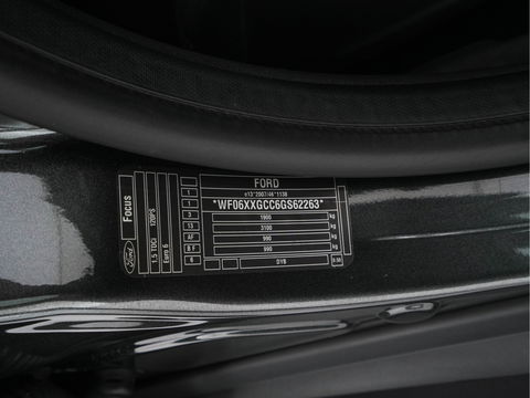 Ford FOCUS Wagon 1.5 TDCI Titanium Lease Edition (INCL-BTW) Aut. *NAVI-FULLMAP | HEATED-COMFORTSEATS | KEYLESS | PRIVACY-GLASS | ECC | SYNC-AUDIO | PDC | CRUISE | 16''ALU*