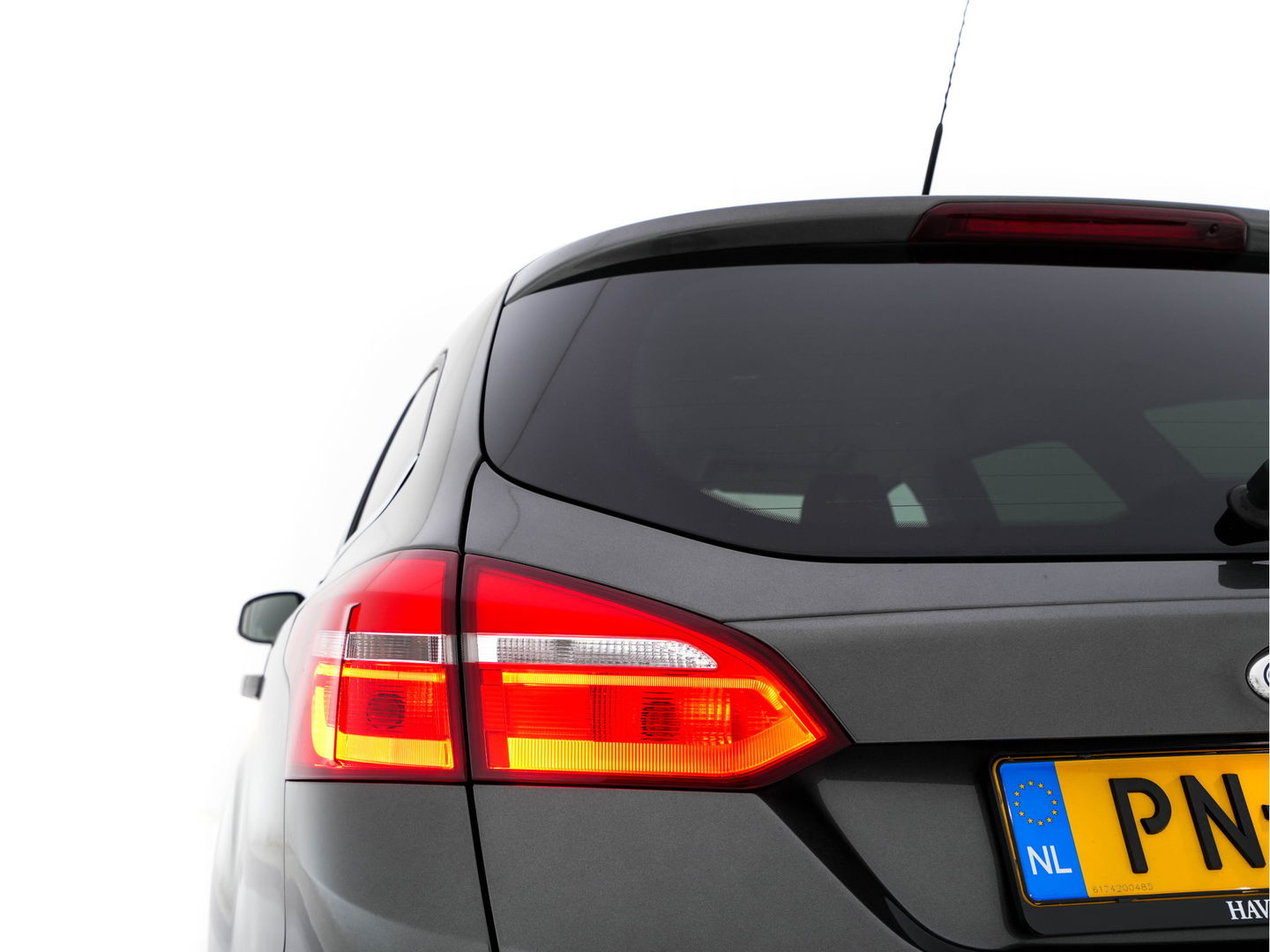 Ford FOCUS Wagon 1.5 TDCI Titanium Lease Edition (INCL-BTW) Aut. *NAVI-FULLMAP | HEATED-COMFORTSEATS | KEYLESS | PRIVACY-GLASS | ECC | SYNC-AUDIO | PDC | CRUISE | 16''ALU*