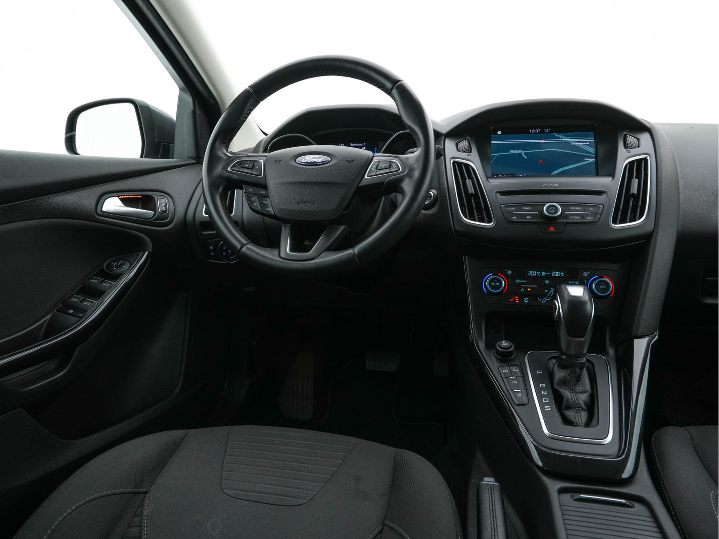 Ford FOCUS Wagon 1.5 TDCI Titanium Lease Edition (INCL-BTW) Aut. *NAVI-FULLMAP | HEATED-COMFORTSEATS | KEYLESS | PRIVACY-GLASS | ECC | SYNC-AUDIO | PDC | CRUISE | 16''ALU*