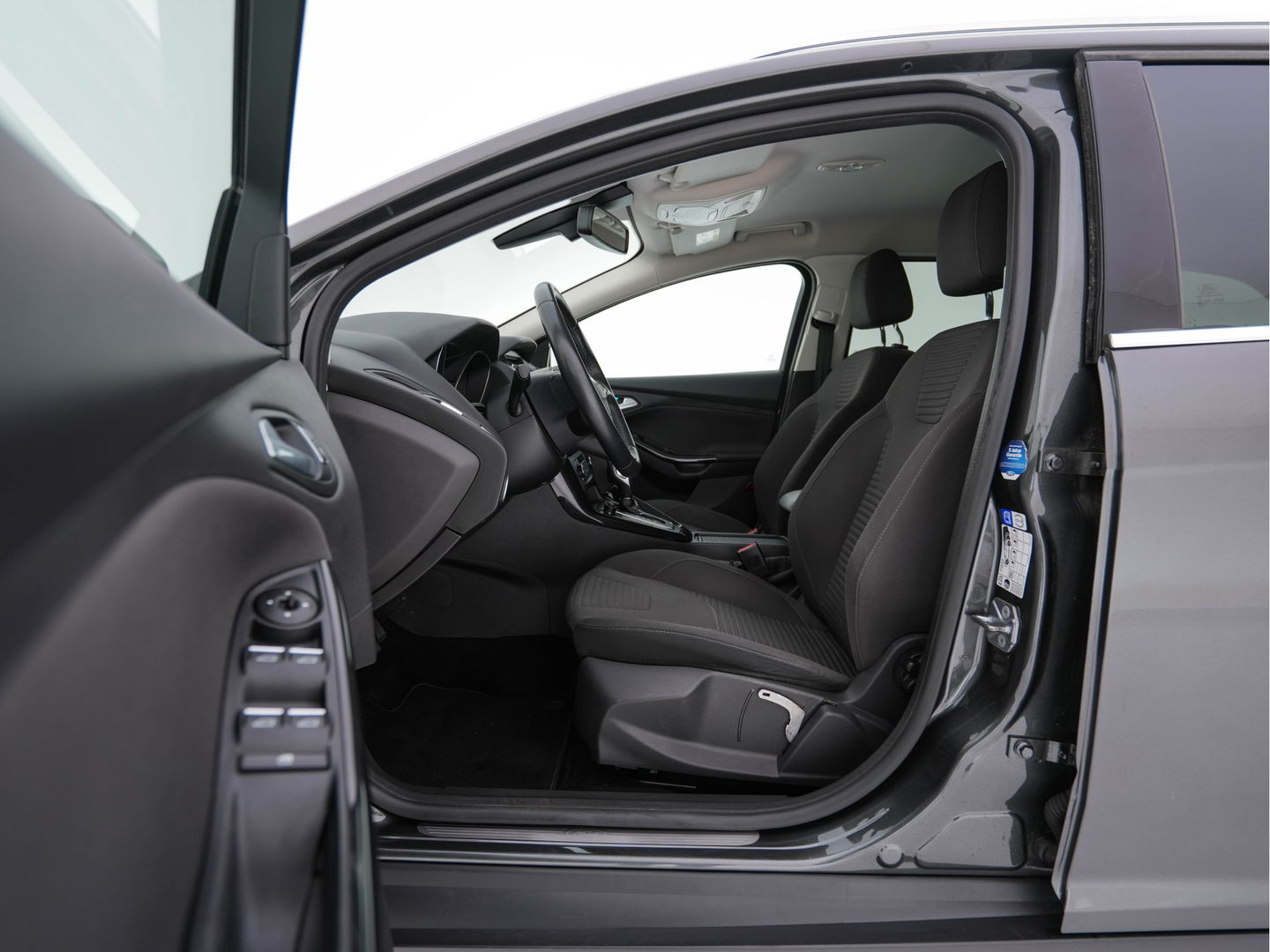 Ford FOCUS Wagon 1.5 TDCI Titanium Lease Edition (INCL-BTW) Aut. *NAVI-FULLMAP | HEATED-COMFORTSEATS | KEYLESS | PRIVACY-GLASS | ECC | SYNC-AUDIO | PDC | CRUISE | 16''ALU*