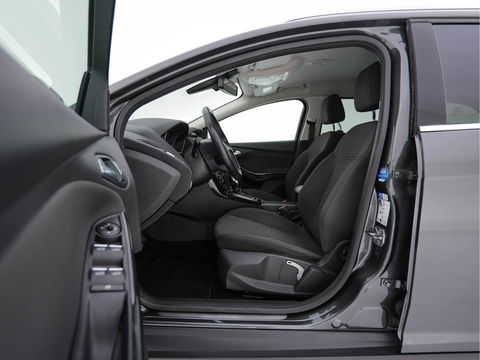 Ford FOCUS Wagon 1.5 TDCI Titanium Lease Edition (INCL-BTW) Aut. *NAVI-FULLMAP | HEATED-COMFORTSEATS | KEYLESS | PRIVACY-GLASS | ECC | SYNC-AUDIO | PDC | CRUISE | 16''ALU*