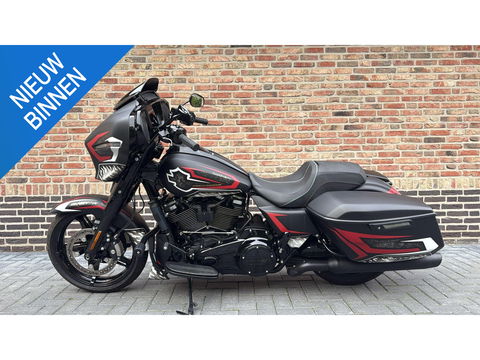 Harley Davidson 117 FLHX Street Glide Special Paint