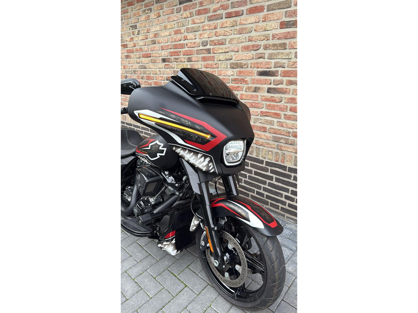 Harley Davidson 117 FLHX Street Glide Special Paint