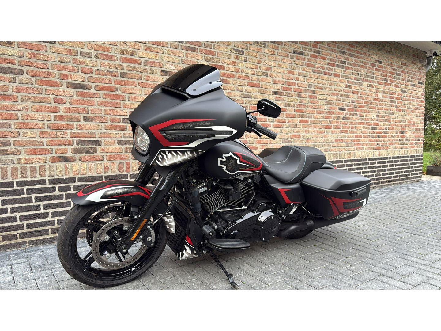 Harley Davidson 117 FLHX Street Glide Special Paint