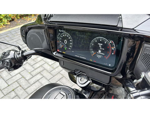 Harley Davidson 117 FLHX Street Glide Special Paint