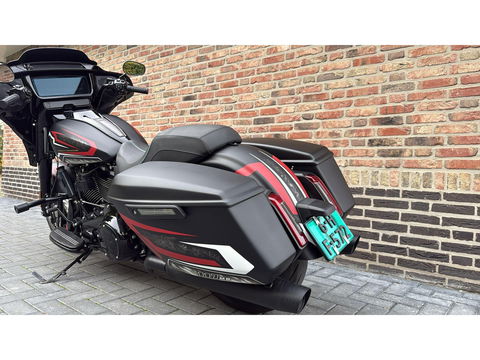 Harley Davidson 117 FLHX Street Glide Special Paint