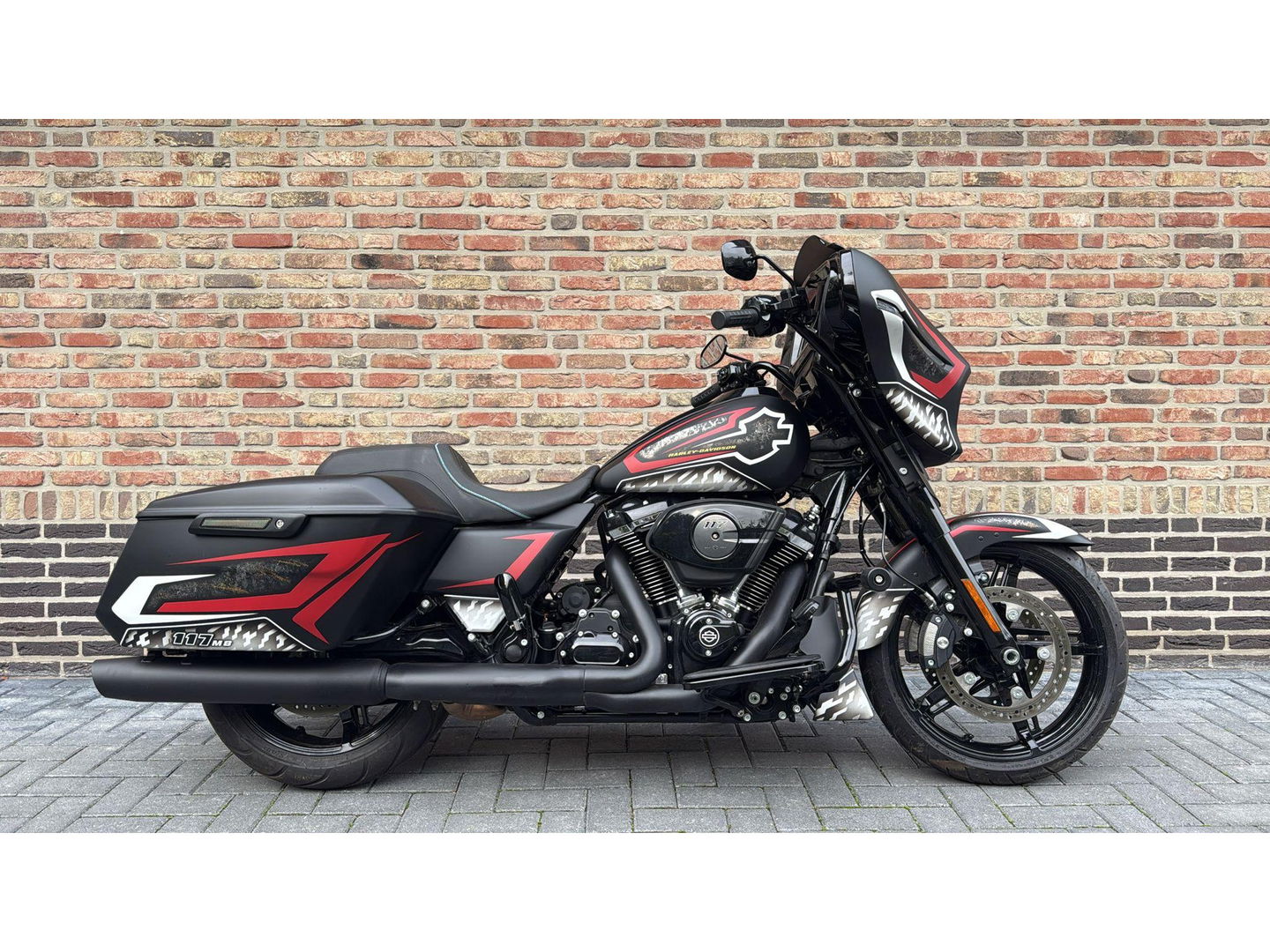 Harley Davidson 117 FLHX Street Glide Special Paint