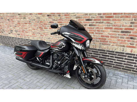 Harley Davidson 117 FLHX Street Glide Special Paint