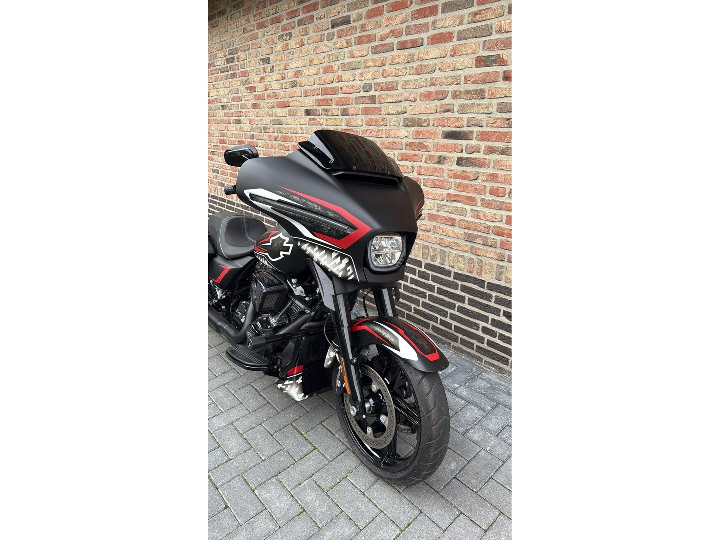 Harley Davidson 117 FLHX Street Glide Special Paint