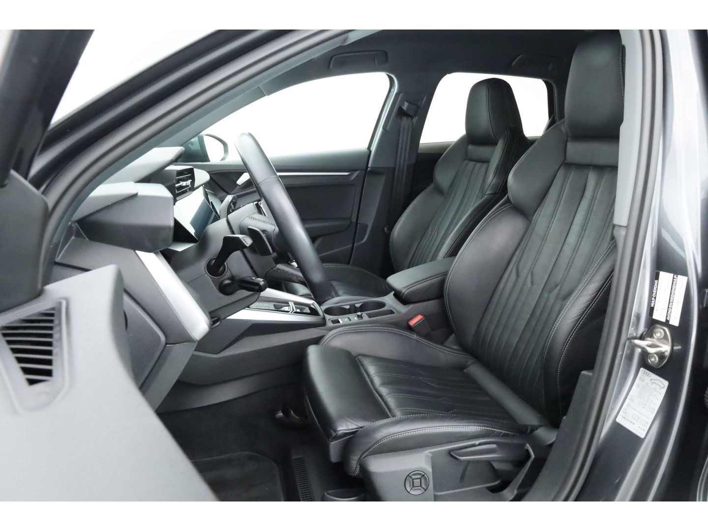 Audi A3 Sportback 35 TFSI S edition | Digi. Cockpit | Stoelverw. | Cruise ctrl | PDC | Nav + CarPlay | 18'' |