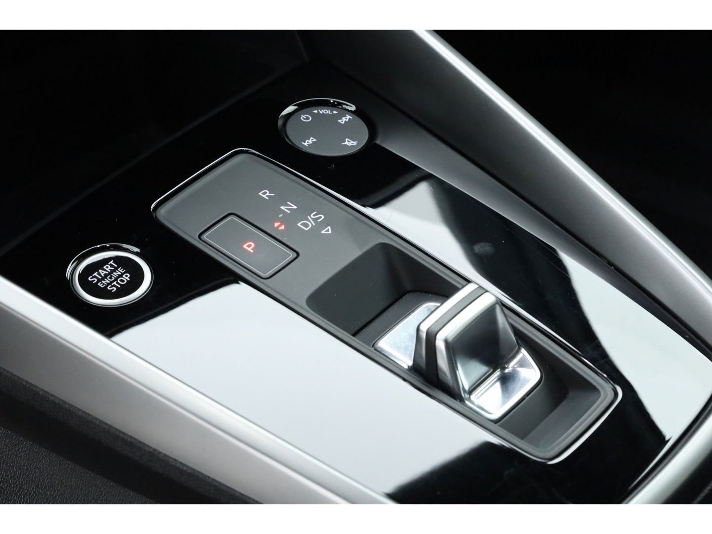 Audi A3 Sportback 35 TFSI S edition | Digi. Cockpit | Stoelverw. | Cruise ctrl | PDC | Nav + CarPlay | 18'' |