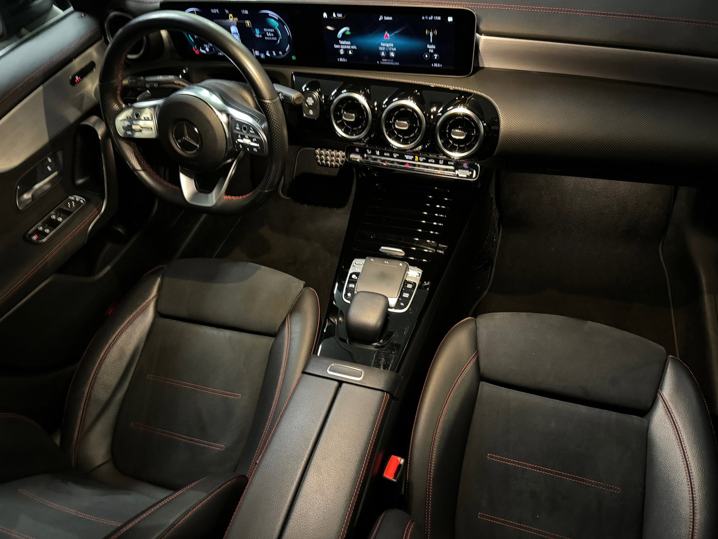 Mercedes-Benz CLA-Klasse Shooting Brake 180 AMG Pano|Sfeer