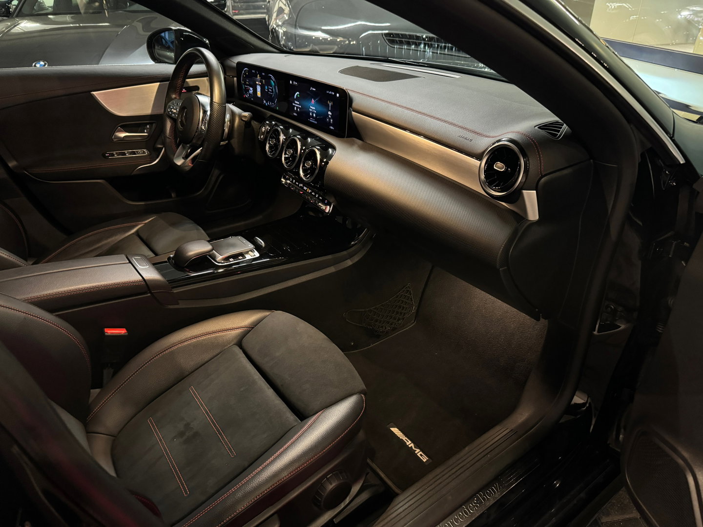 Mercedes-Benz CLA-Klasse Shooting Brake 180 AMG Pano|Sfeer