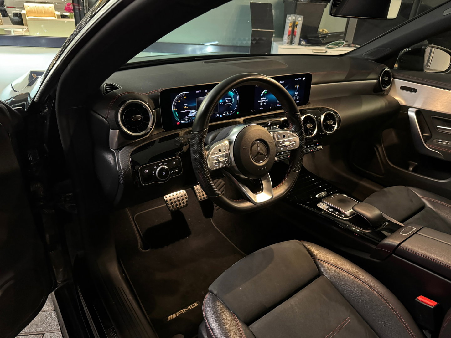 Mercedes-Benz CLA-Klasse Shooting Brake 180 AMG Pano|Sfeer