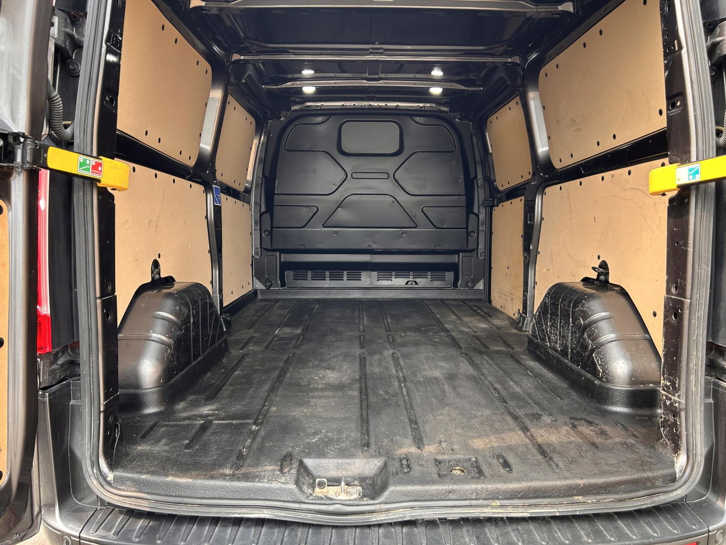 Ford Transit Custom Sport 2.0 185PK L2H1 320 | LED | STOELVERWARMING | CARPLAY | AUTOMAAT