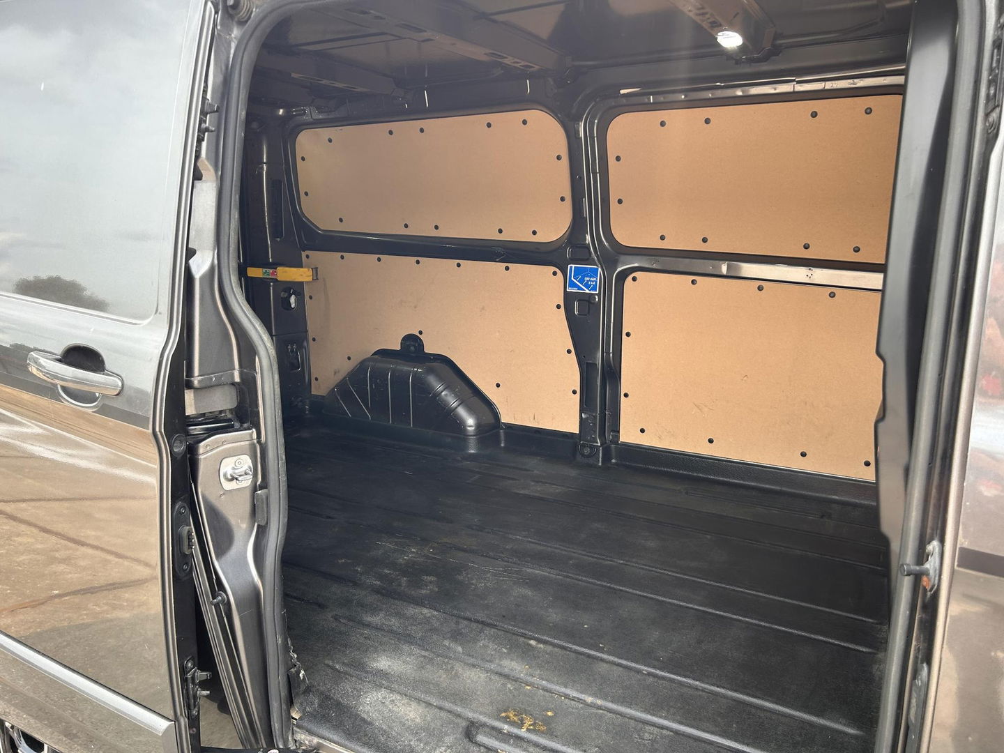 Ford Transit Custom Sport 2.0 185PK L2H1 320 | LED | STOELVERWARMING | CARPLAY | AUTOMAAT