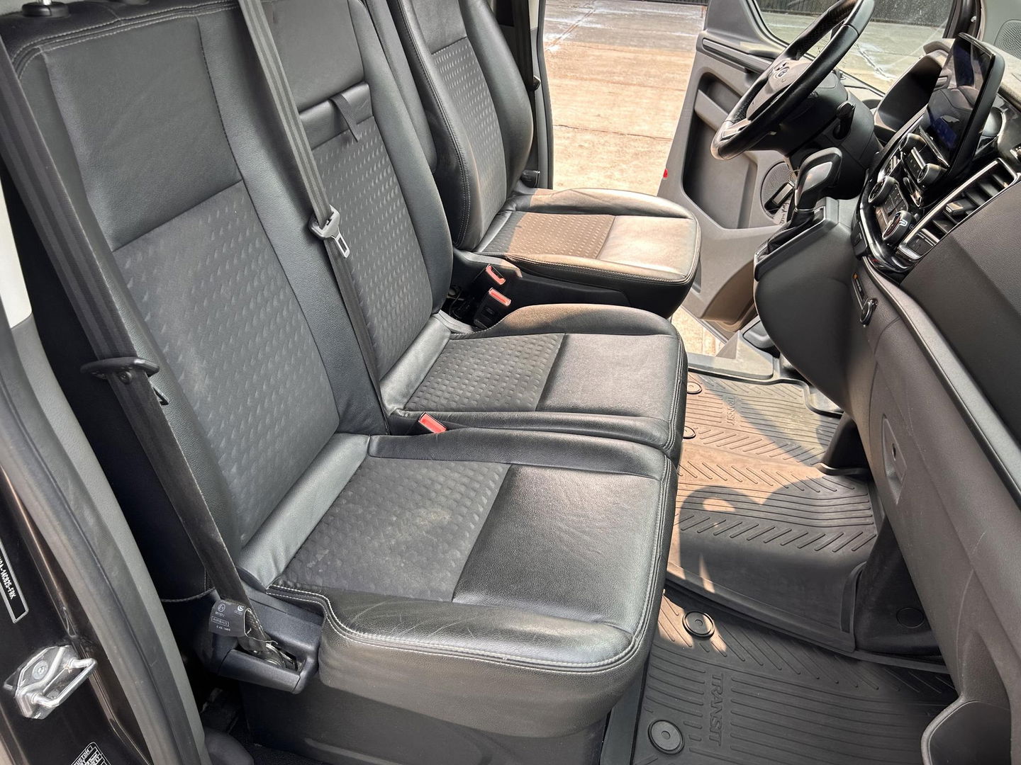 Ford Transit Custom Sport 2.0 185PK L2H1 320 | LED | STOELVERWARMING | CARPLAY | AUTOMAAT