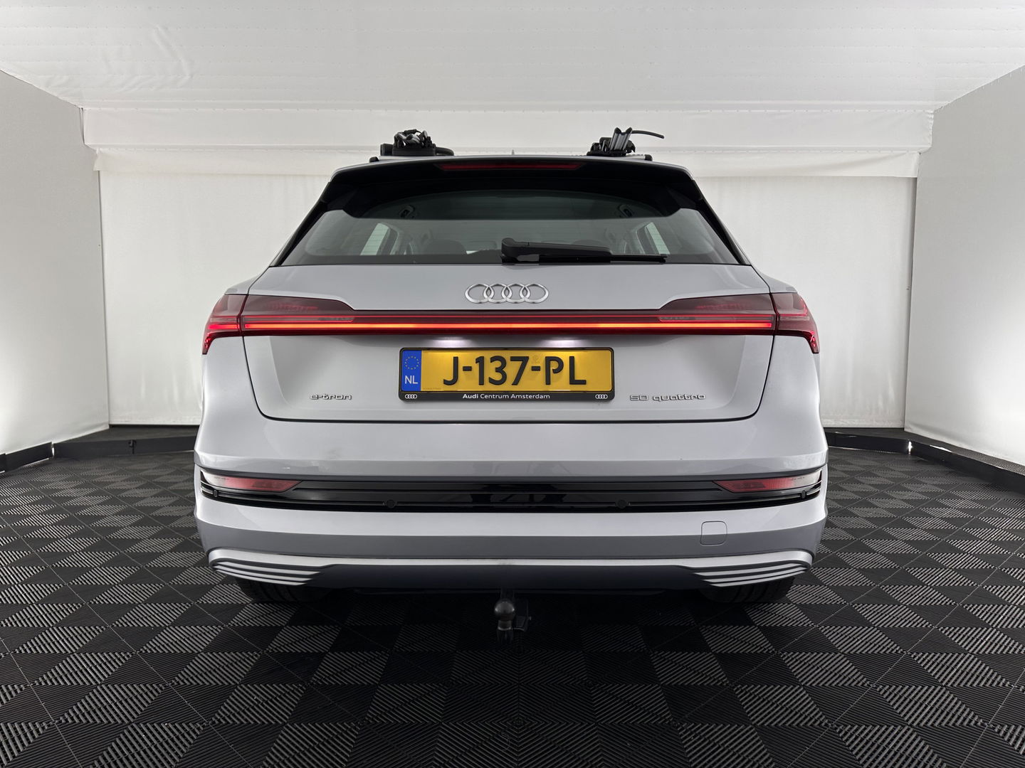 Audi e-tron 50 quattro Business edition 71 kWh [ 3-Fase-11kW ] {SOH-99%} (INCL-BTW) Aut. *HEATPUMP | FULL-LED | DIGI-COCKPIT | NAVI-FULLMAP | MEMORY-PACK |  COMFORTSEATS | KEYLESS | AUDI-SOUND | SHIFTPADDLES | DAB+ | ECC | DRIVE-SELECT | PDC | CRUISE | TOWBAR | 20