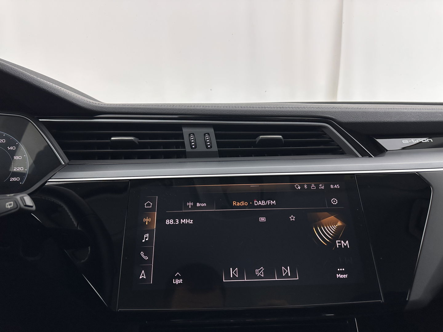 Audi e-tron 50 quattro Business edition 71 kWh [ 3-Fase-11kW ] {SOH-99%} (INCL-BTW) Aut. *HEATPUMP | FULL-LED | DIGI-COCKPIT | NAVI-FULLMAP | MEMORY-PACK |  COMFORTSEATS | KEYLESS | AUDI-SOUND | SHIFTPADDLES | DAB+ | ECC | DRIVE-SELECT | PDC | CRUISE | TOWBAR | 20