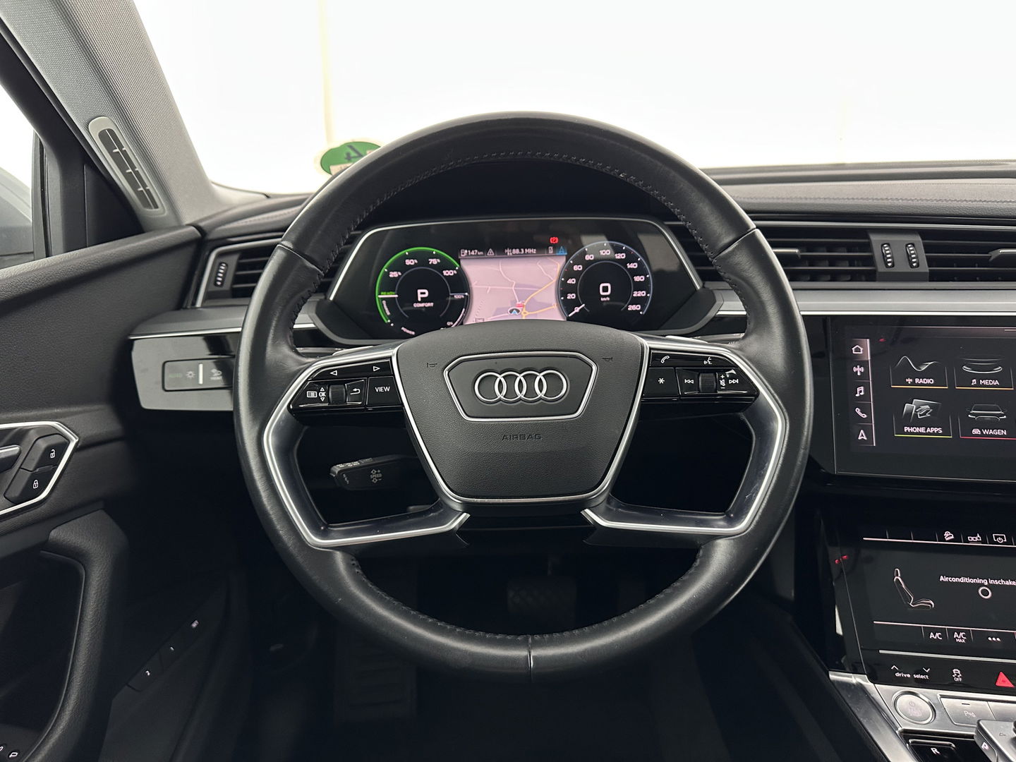 Audi e-tron 50 quattro Business edition 71 kWh [ 3-Fase-11kW ] {SOH-99%} (INCL-BTW) Aut. *HEATPUMP | FULL-LED | DIGI-COCKPIT | NAVI-FULLMAP | MEMORY-PACK |  COMFORTSEATS | KEYLESS | AUDI-SOUND | SHIFTPADDLES | DAB+ | ECC | DRIVE-SELECT | PDC | CRUISE | TOWBAR | 20