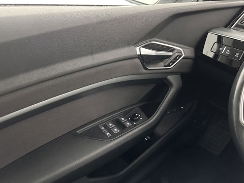 Audi e-tron 50 quattro Business edition 71 kWh [ 3-Fase-11kW ] {SOH-99%} (INCL-BTW) Aut. *HEATPUMP | FULL-LED | DIGI-COCKPIT | NAVI-FULLMAP | MEMORY-PACK |  COMFORTSEATS | KEYLESS | AUDI-SOUND | SHIFTPADDLES | DAB+ | ECC | DRIVE-SELECT | PDC | CRUISE | TOWBAR | 20