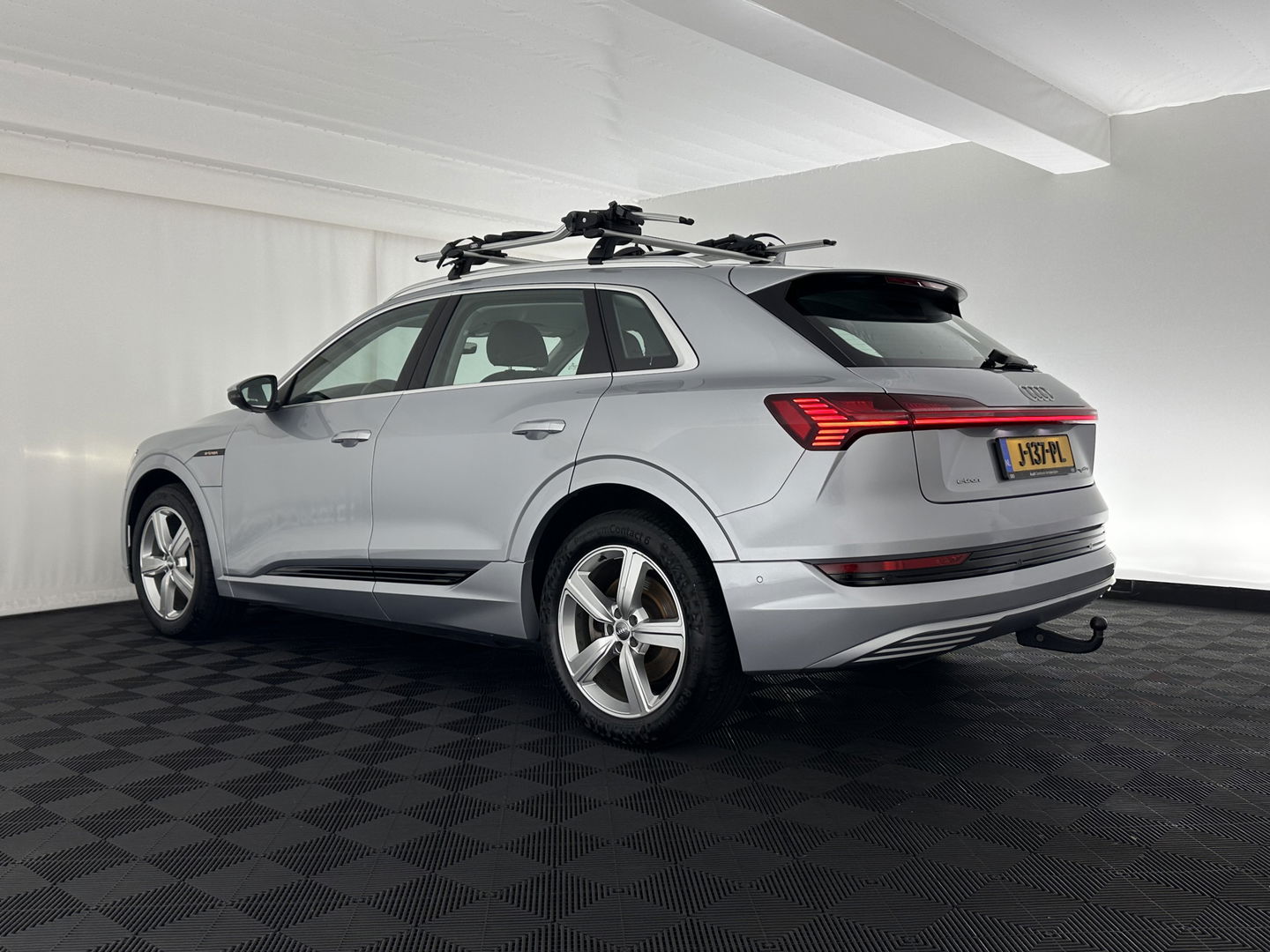 Audi e-tron 50 quattro Business edition 71 kWh [ 3-Fase-11kW ] {SOH-99%} (INCL-BTW) Aut. *HEATPUMP | FULL-LED | DIGI-COCKPIT | NAVI-FULLMAP | MEMORY-PACK |  COMFORTSEATS | KEYLESS | AUDI-SOUND | SHIFTPADDLES | DAB+ | ECC | DRIVE-SELECT | PDC | CRUISE | TOWBAR | 20