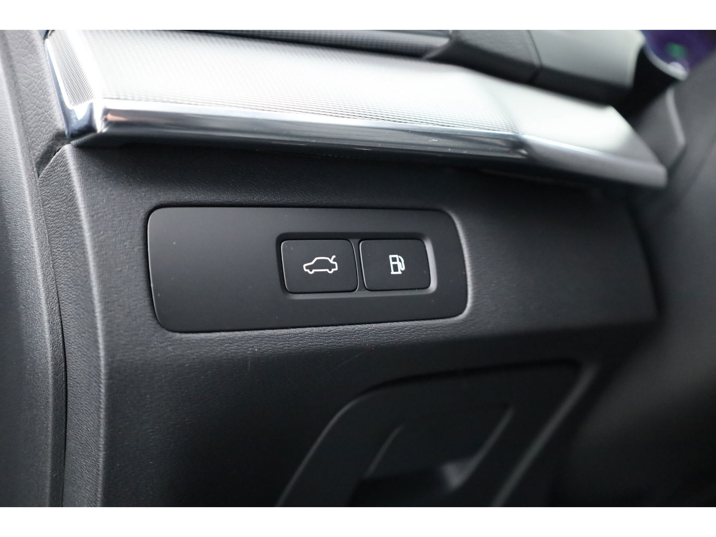 Volvo XC90 2.0 T8 Recharge AWD Plus Dark | Pano | Luchtvering | Elek. Trekhaak | Memory | 360cam | Stoel- Stuurverw. | Harman Kardon