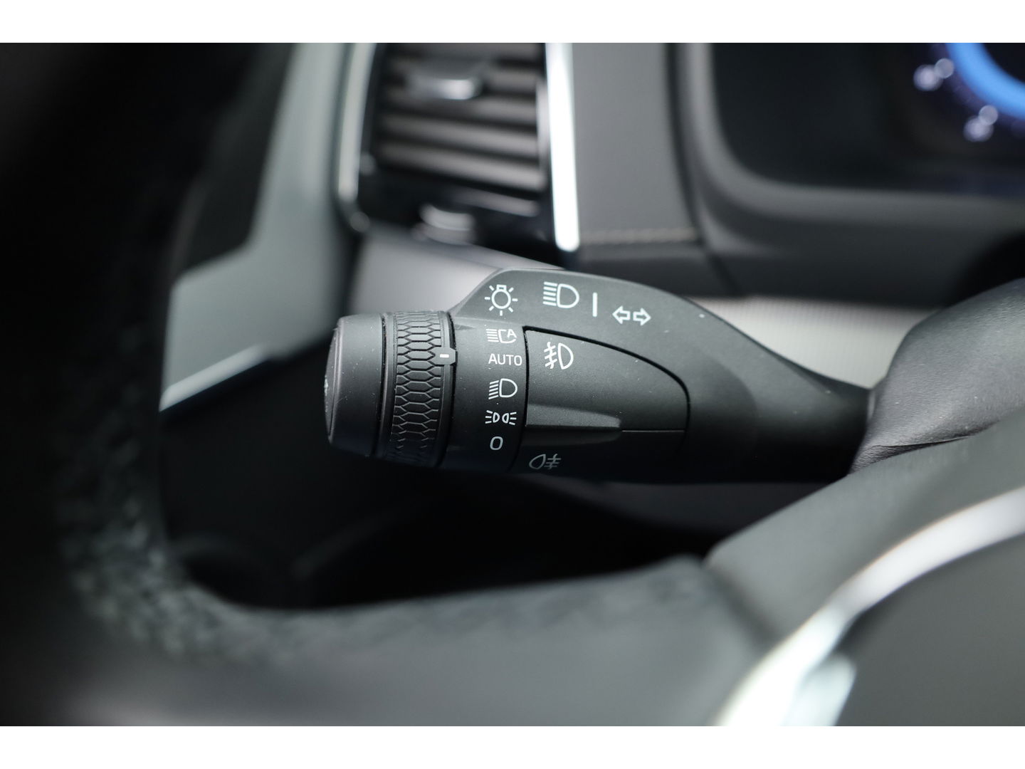 Volvo XC90 2.0 T8 Recharge AWD Plus Dark | Pano | Luchtvering | Elek. Trekhaak | Memory | 360cam | Stoel- Stuurverw. | Harman Kardon