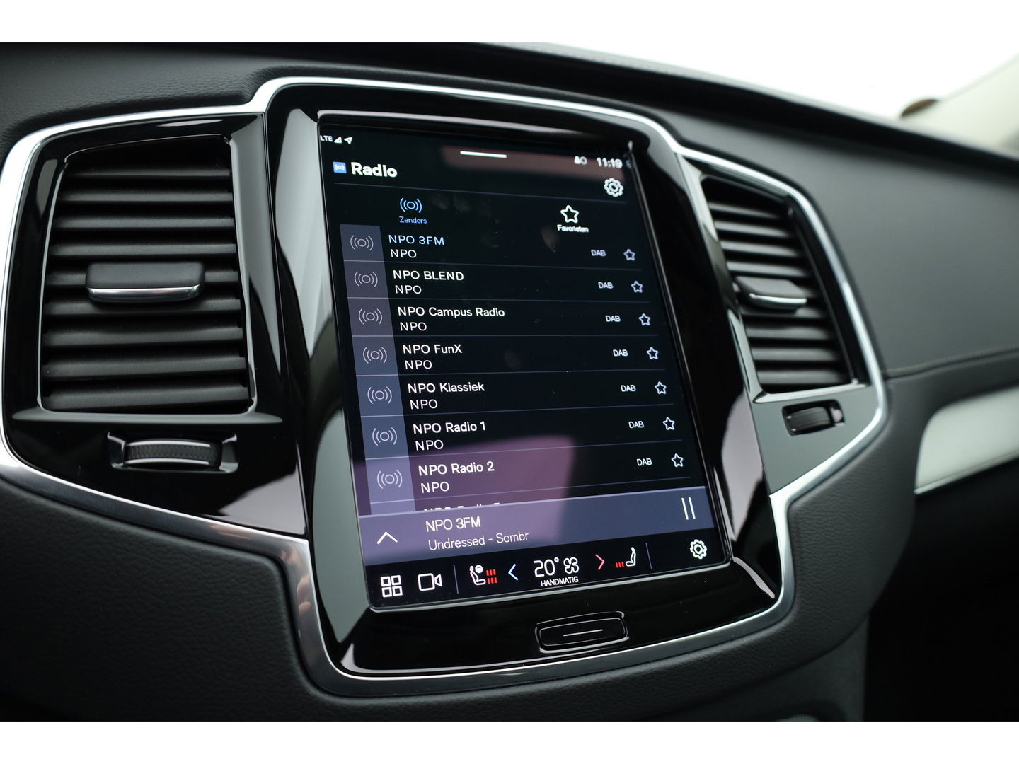 Volvo XC90 2.0 T8 Recharge AWD Plus Dark | Pano | Luchtvering | Elek. Trekhaak | Memory | 360cam | Stoel- Stuurverw. | Harman Kardon